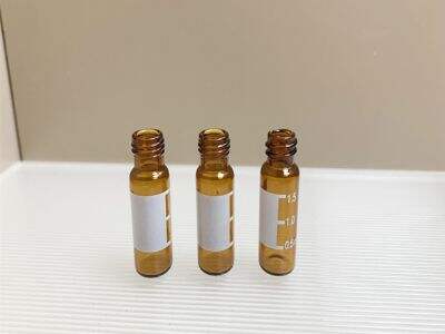 光感受性薬品の保存におけるアンバー色ガラスバイアルの役割