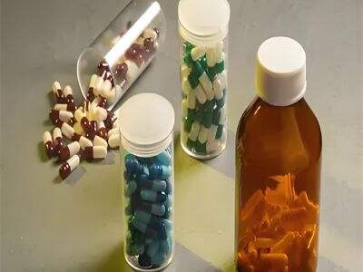 プラスチック製とガラス製の医療用ボトル：大手製薬ブランド向けのコスト効率に優れた大量供給ソリューション