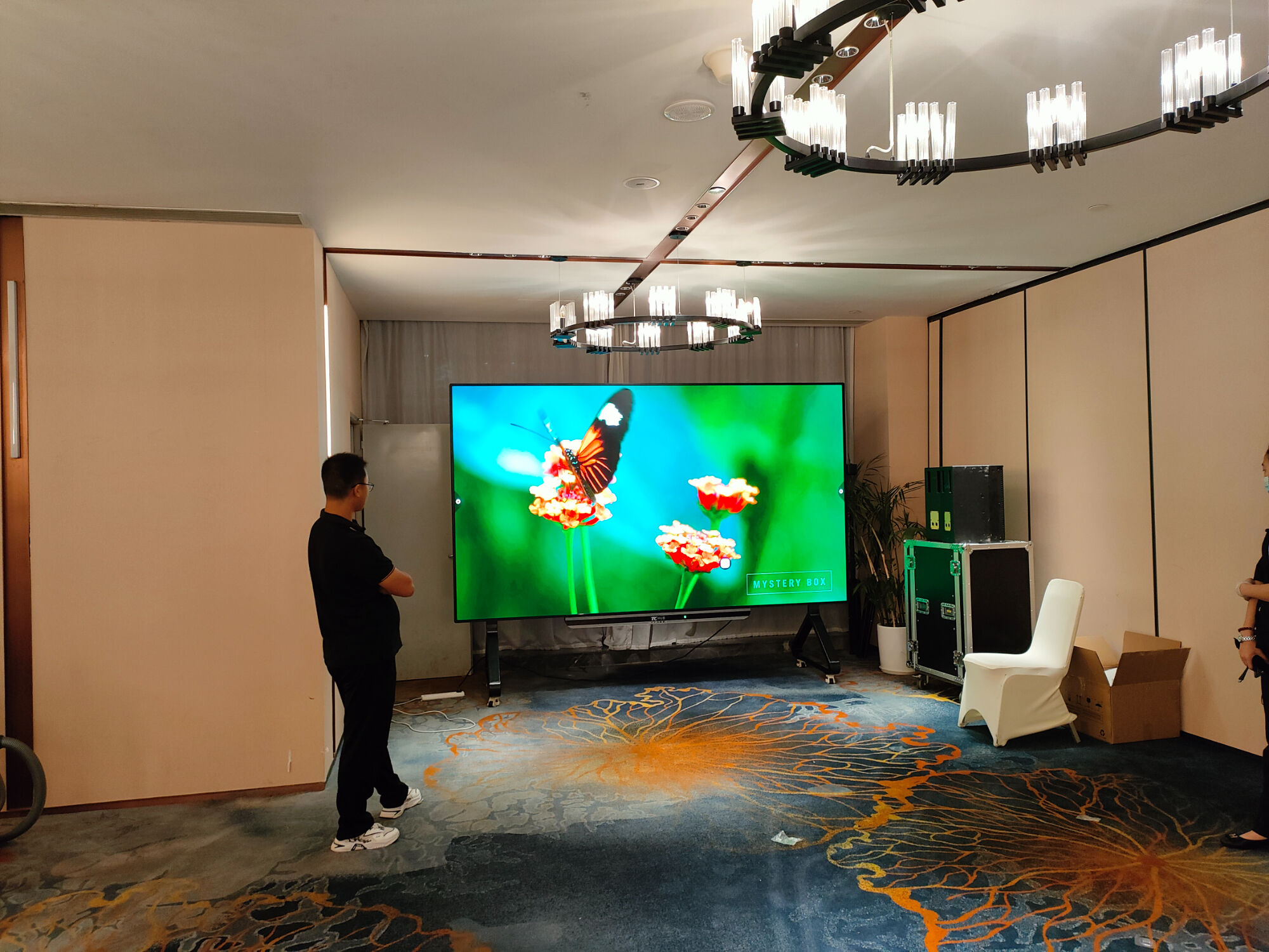 110 Inch Interactive Cob Led Display Brightens Hotel's Conference Room