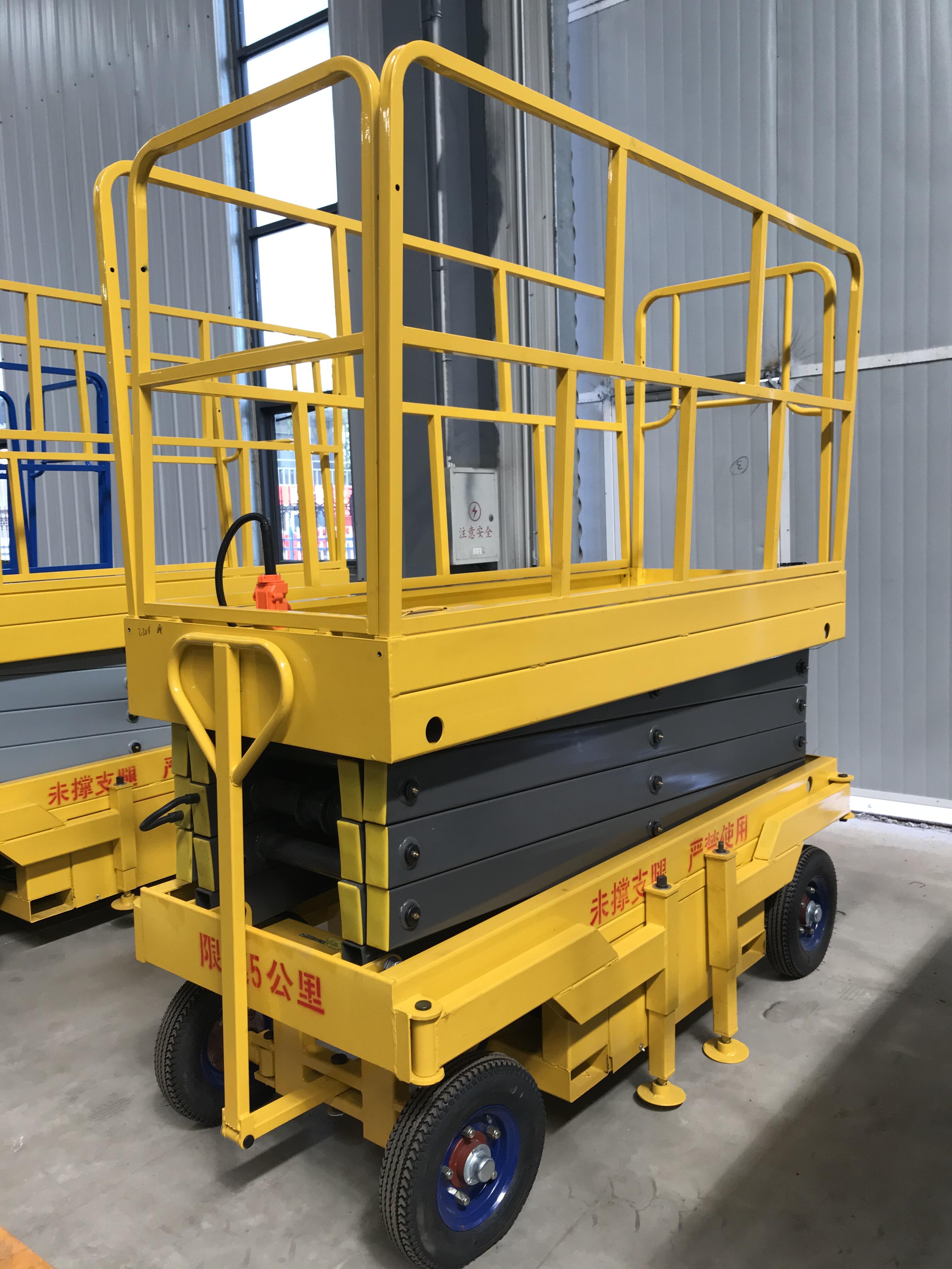 500KG 1000KG 4-12M Electric Hydraulic Mobile Platform New Currents Mobile Scissor Man Lift Electric Lifting Scaffold Lift factory