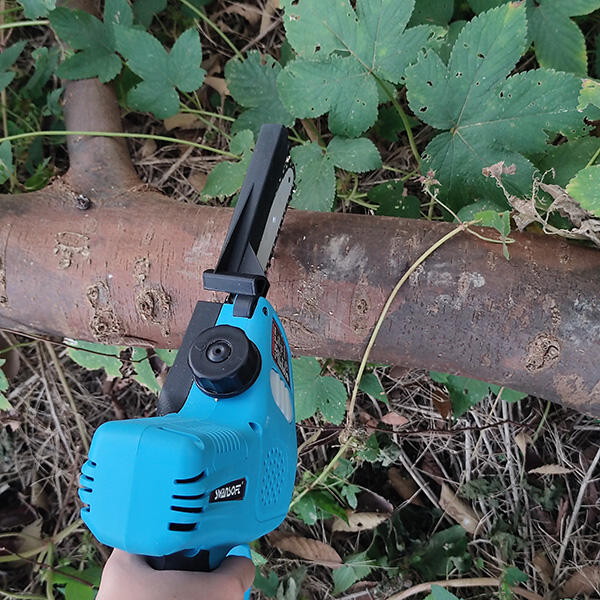 Using Cordless Pruning Saws: