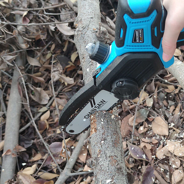 How to Use a Small Battery-Powered Chainsaw?