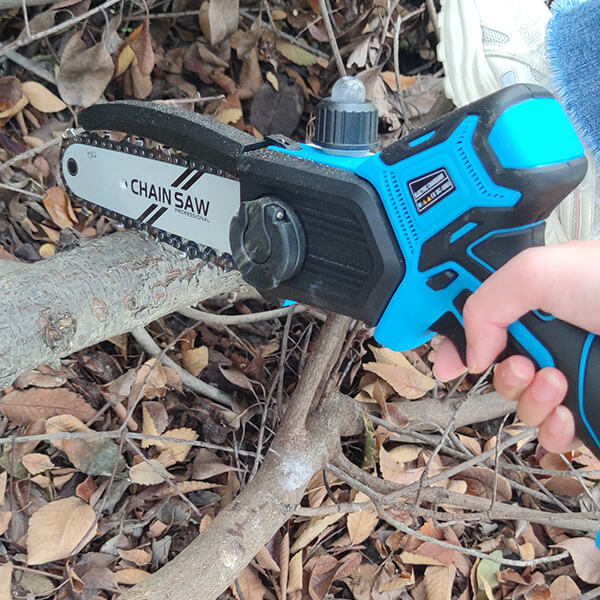 How to make use of au00a0Small Battery Operated Chainsaw?