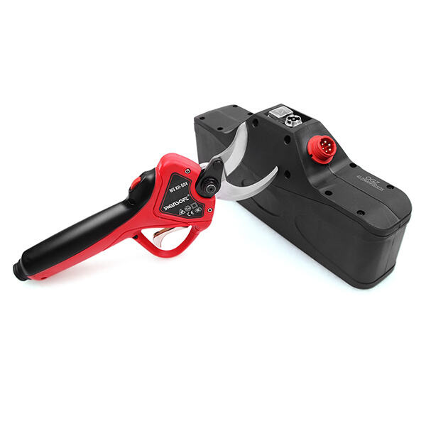 Use of Cordless power system pruning shears