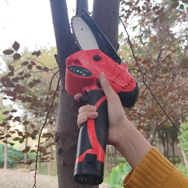 Use of Mini Chainsaw Cordless