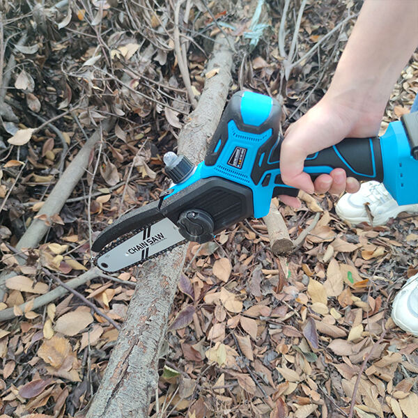 Utilizing Mini Handheld Chainsaw: