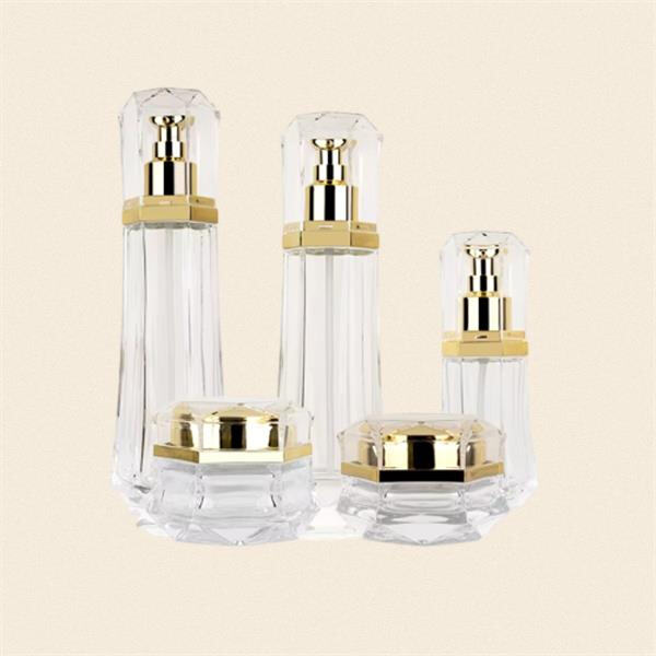 Perfect for essential oils and other liquids, use 50ml dropper bottles for precise dispensing.