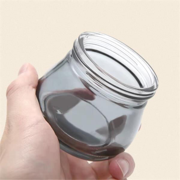 Utiliser un compte-gouttes cosmétique pour une précision maximale