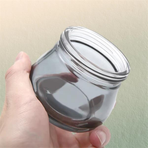 Simplifiez votre routine de maquillage avec un compte-gouttes cosmétique.