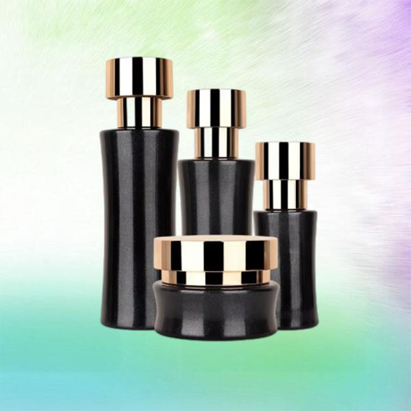 Stand out on the market with our elegant and chic glass cosmetic jar options