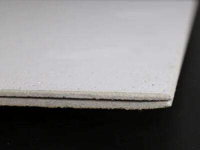 Heat-resistant and aging-resistant mineral fibder suspended ceiling