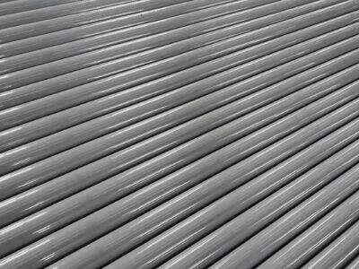 Raccordement de tuyauterie CPVC : collage au ciment solvant ou raccords mécaniques