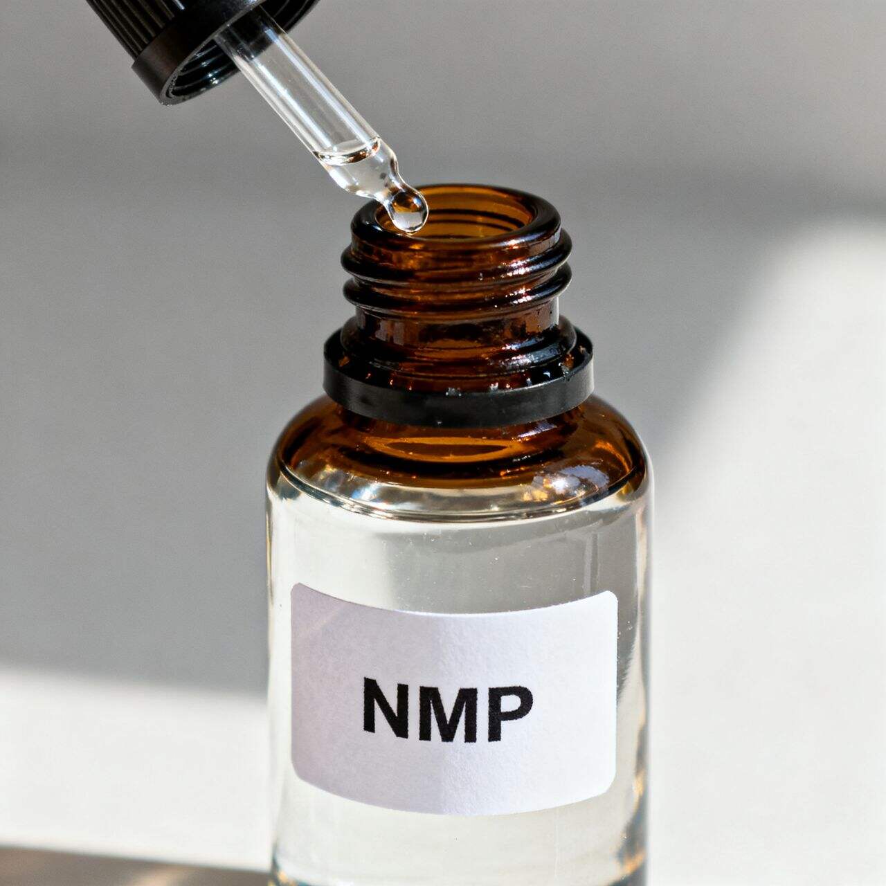 Oppklaring av den Miljøvennlige Potensialen av N Metylpyrrolidon i Kjemisk Industri