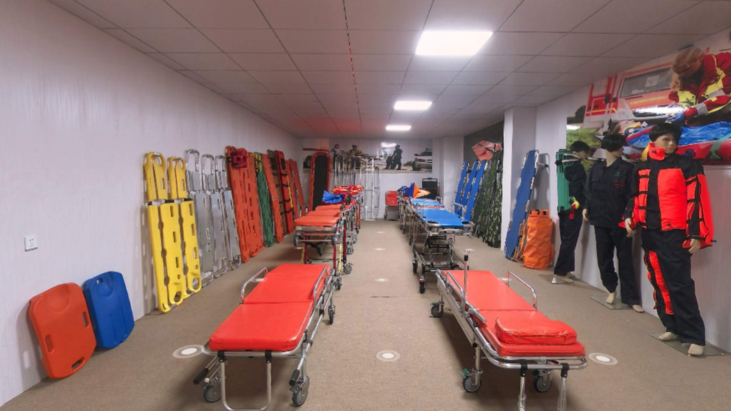 Wholesale Best Strong Durable Medical Wheelchair Folding Ambulance Stretcher For Hospitals supplier