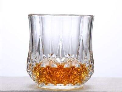 Gelas Shot vs Gelas Whiskey: Apa Perbezaannya?