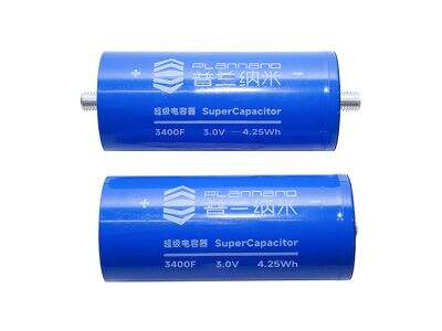 Упоређење перформанси суперкондензатора и традиционалних батерија.