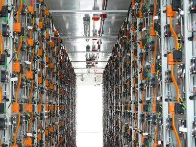 Sistem penyimpanan energi baterai dan penyimpanan energi roda gila: teknologi manakah yang akan mendominasi pada tahun 2025?