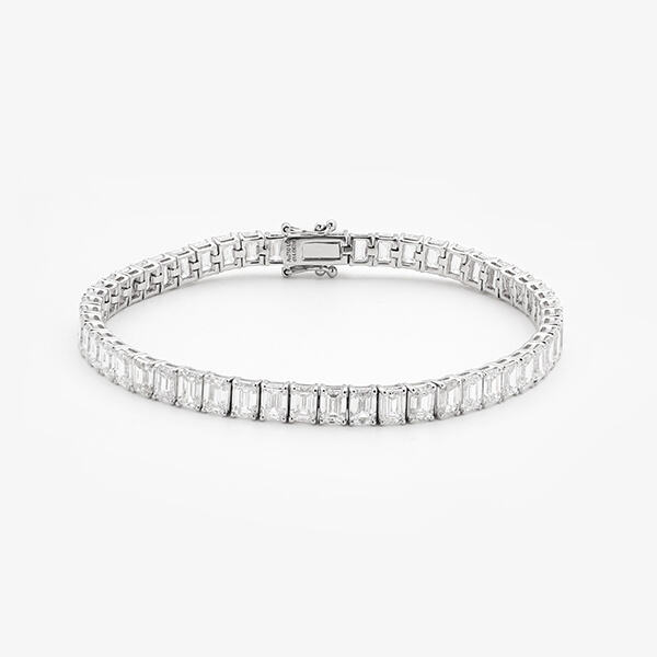 Showstopper! The Spectacular Lab Grown Diamond Tennis Bracelet You Need Right Now.