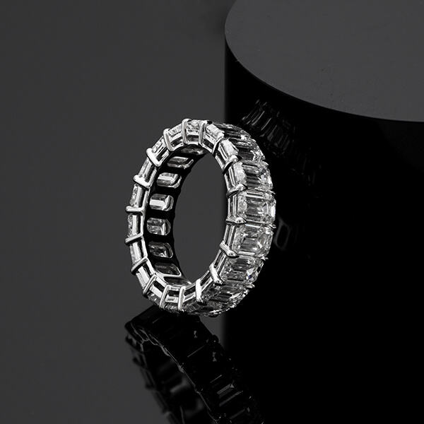 ラボダイヤモンドの永遠の指輪でスタイルをアップデート