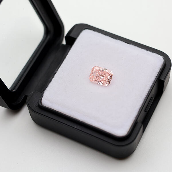 Como os diamantes cultivados estão mudando a indústria de diamantes.