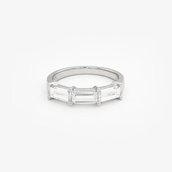 Brilhe e reluzça no seu dia especial com nossa banda de aniversário de diamante de laboratório.