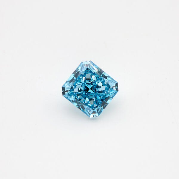 Large Synthetic Diamonds Challenge Natural Stones