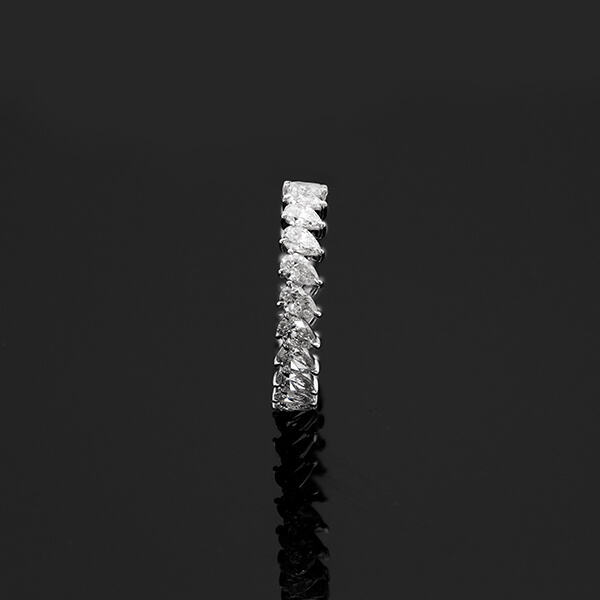 Descoperă eleganța fără sfârșit a inelelor de diamante de laborator pentru eternitate.