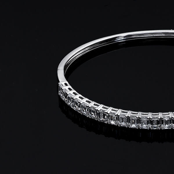 The future of diamonds? Lab grown bangles steal the show