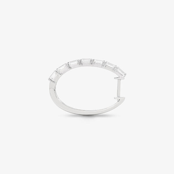 ダイヤモンドのフープピアスでアクセサリーをアップデートしよう