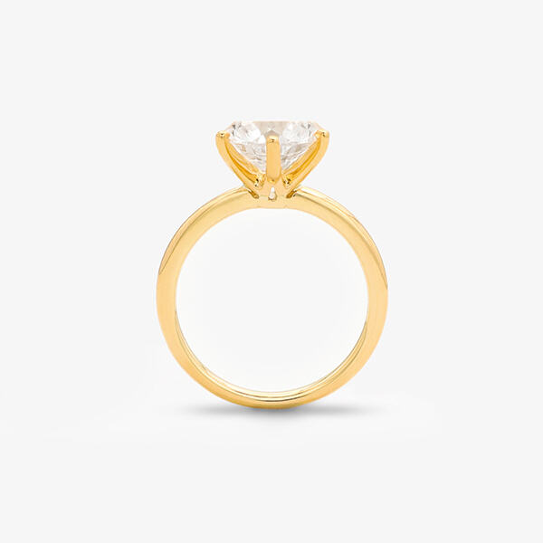 Anéis de diamante solitário cultivados em laboratório.