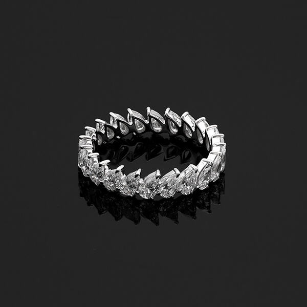 Simbolizează iubirea veșnică cu cele mai fine inele de diamante de laborator pentru eternitate.