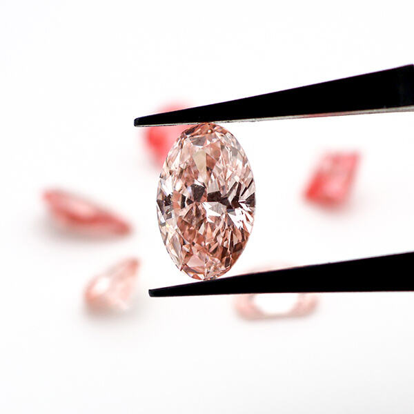 Explorando as Vantagens dos Diamantes CVD Criados em Laboratório