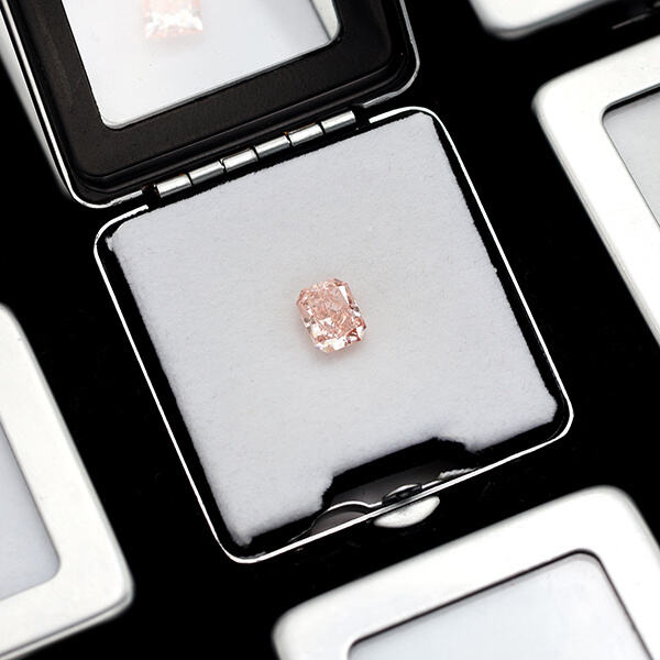 ラディアントカットのラボグロウンダイヤモンドで手頃な高級感を実現