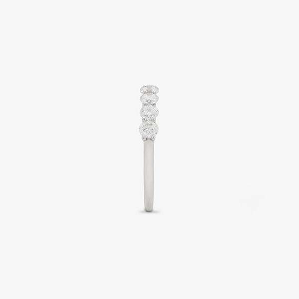 Encantador e atemporal - o apelo das faixas de diamante sintético para qualquer ocasião.