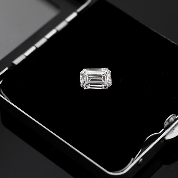 Discover the Benefits of a Lab Grown Emerald Cut Diamond