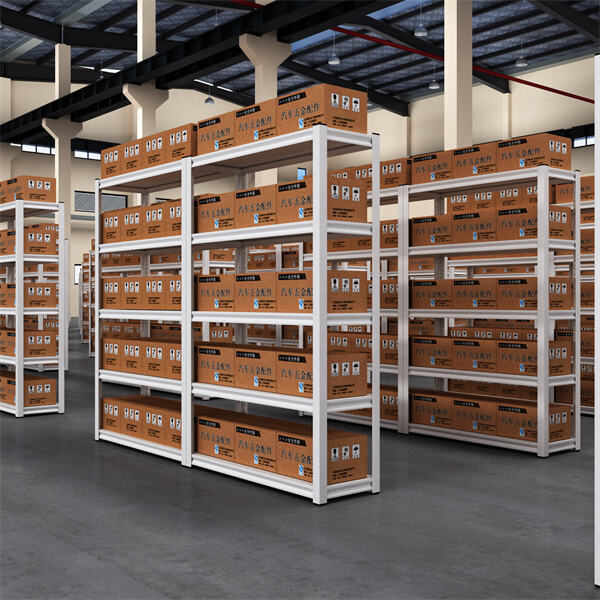 सही डिकोर के लिए टायर्ड मेटल शेल्फ।