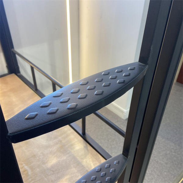 इस सरलता से संयोजित फेरी के काले बंक बेड से अपने बच्चों को सहजता से सहजता दें।