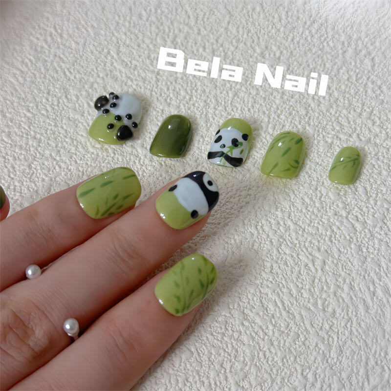 presse à la main de style chinois de panda mignon vert carré court sur les ongles