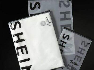 Wie Sie Kunststoffverpackungstaschen für den Einzelhandelsdisplay und die Werbung verwenden können