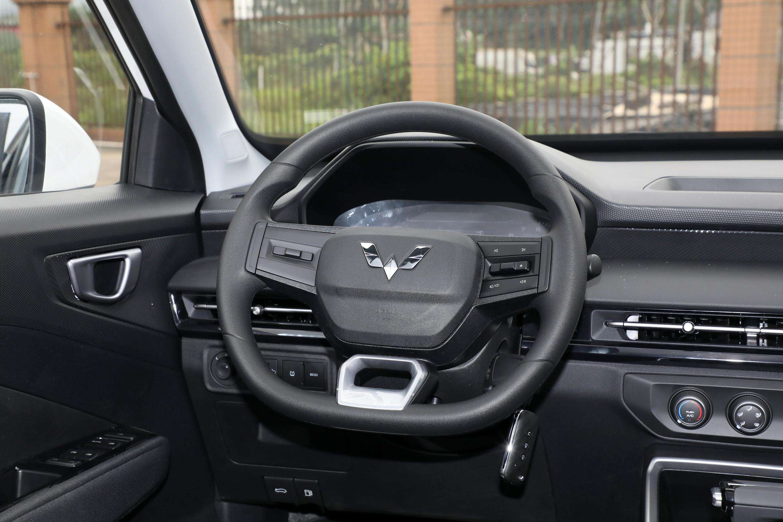 ขายส่งราคาถูก Made In China รถเบนซินรถยนต์ขนาดเล็ก 2023 รุ่น 5 ประตู 5 ที่นั่ง SUV CVT Wuling Xingchi ผู้ผลิต