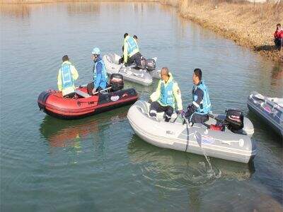 Die Motorplatzierung macht bei Schlauchbooten einen echten Unterschied in Bezug auf Handhabung und Steuerung