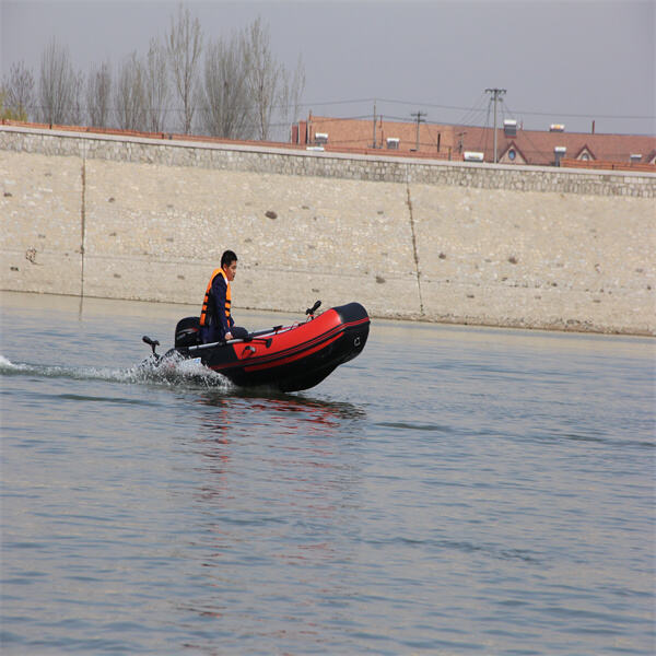 استمتع بأداء لا يُضاهى مع قواربنا الهوائية ومحركاتها