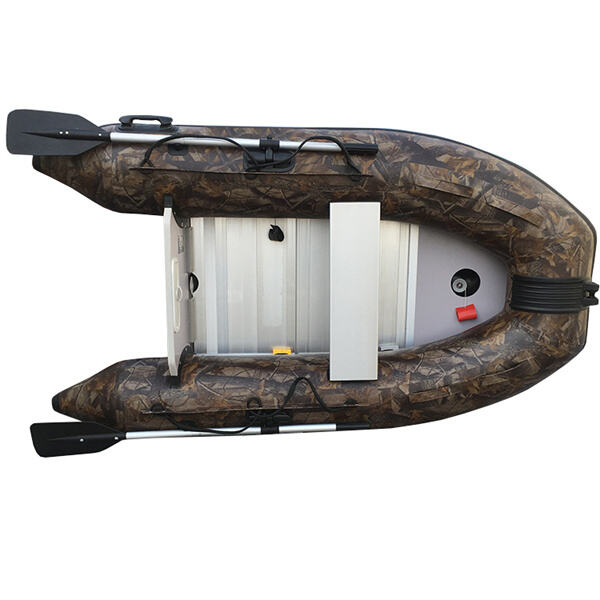 قارب مطاطي متعدد الاستخدامات مع مجداف مناسب لأنشطة مائية متنوعة