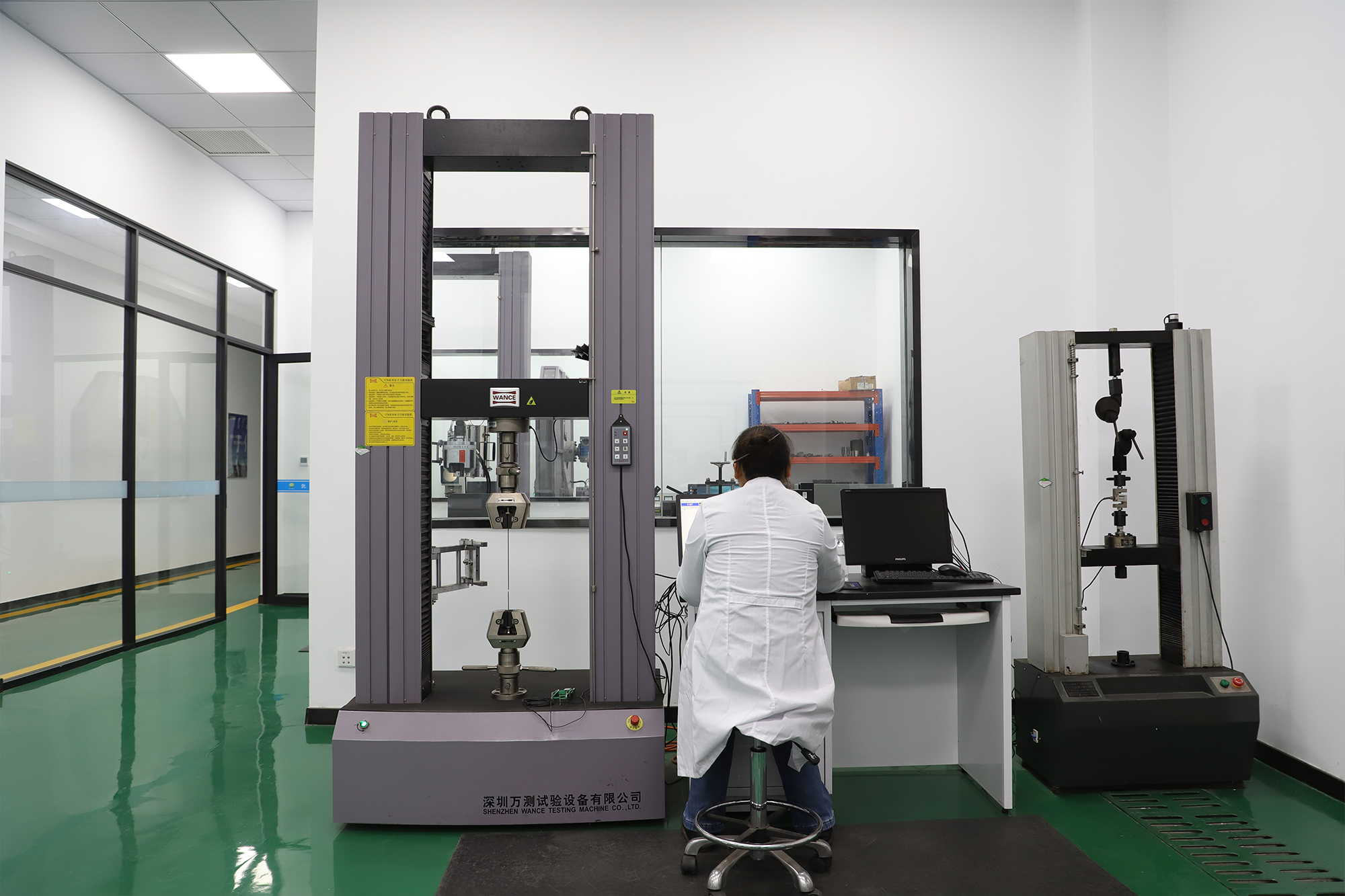 универсальные испытательные машины на 100KN и 300KN при нормальной и высокой температуре