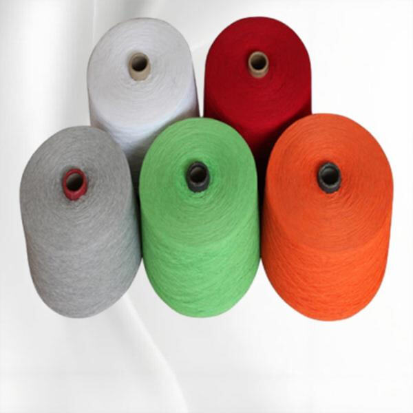 Améliorez Votre Style de Chaussettes avec nos Kits de Laine Premium