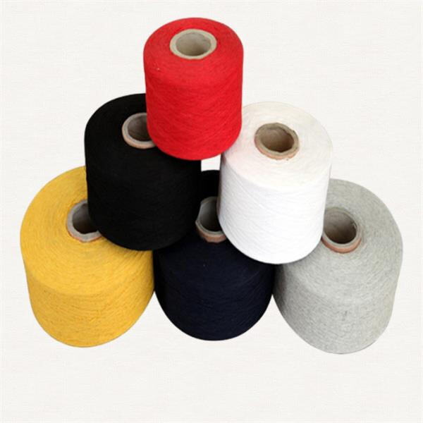 Les fils à chaussettes indispensables pour les tricoteurs de tous niveaux