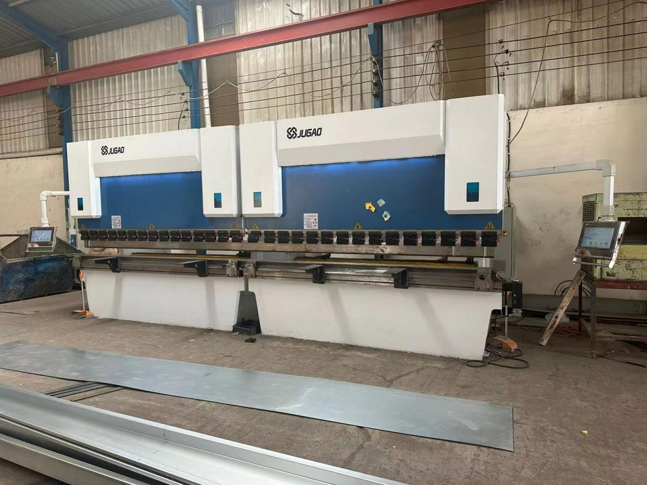 JUGAO CNC MACHINE helpt de productie van dakgoten in Irak en de after-sales service is gegarandeerd.