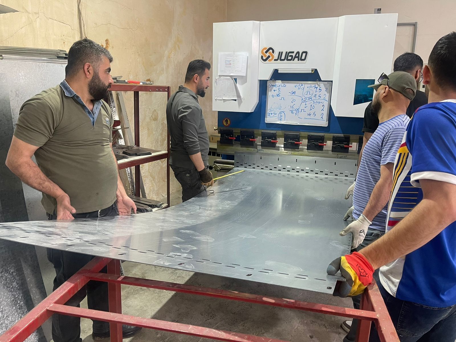 Iraqi customers received a JUGAO bending machine and were extremely satisfied