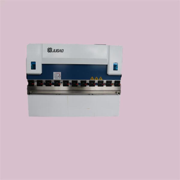 Safety precautions when using a metal bending brake