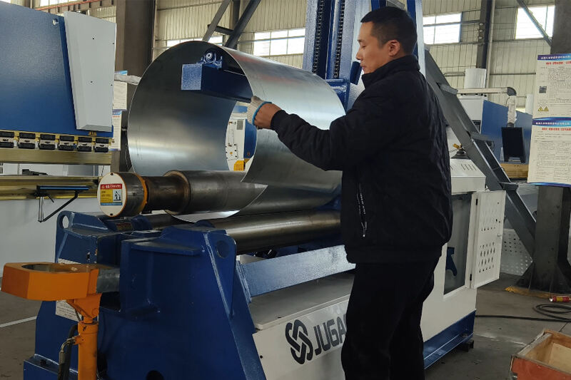 المهارات الأساسية لمُشغلَي آلات لف الصفائح المعدنية